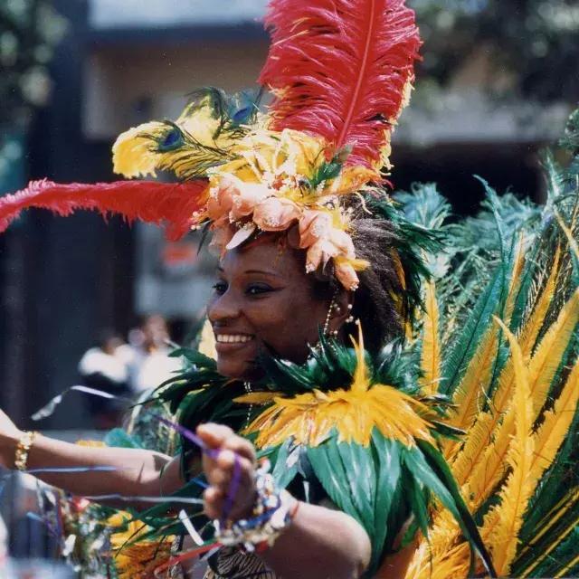 Dançarina na celebração do Carnaval